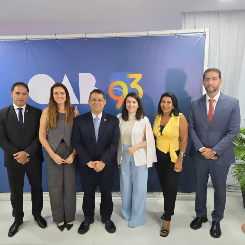 #Café da Manhã - Um click do presidente da @oabpiaui - by Raimundo Júnior realizou um Café da Manhã para jornalistas em comemoração aos 93 Anos da OAB no Estado, e contou com a presença de lideranças que estão diariamente na advocacia: Kleber Curica (Secretário-Geral Adjunto), @lianaaragao (Presidente da Comissão de Liberdade de Imprensa e Expressão), Naiara Moraes (Diretora-Executiva de Prerrogativas), Noélia Sampaio (Secretária-Geral) e Rafael Neiva (Tesoureiro). Chics!!! - (Luciêne Sampaio)
