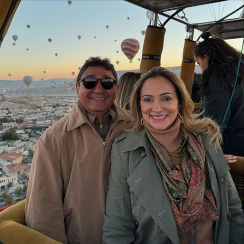 #Amor - Um click dos queridos Lourival Nogueira e Olívia Nogueira em passeio no Balão diretamente da Capadócia. Chics!!! - (Arquivo Pessoal)