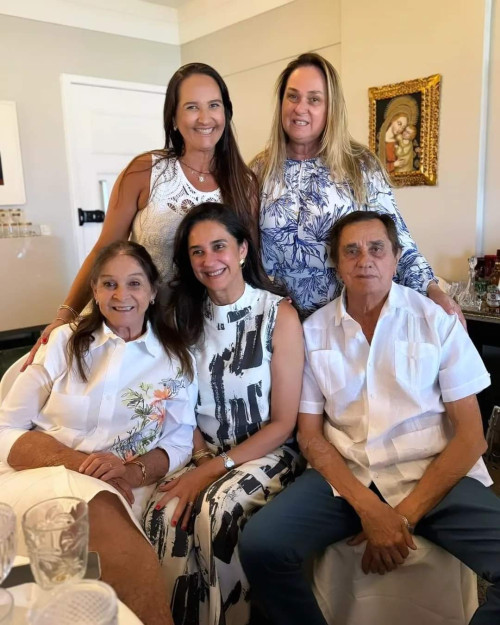 #Family - Um click dos queridos Celina Lages Adriana Castro, Lina Josefina Lages, Cristina Castelo Branco e Geraldo Lages. Chics!!! - (Divulgação)