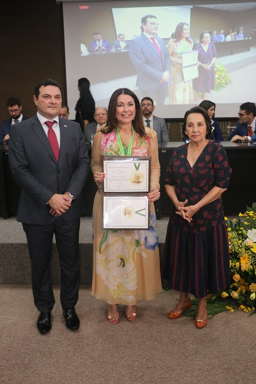 #OAB/PI - Um click no presidente da OAB/PI Celso Barros Neto, Margarete Coelho com a mãe Edvaldina Gonçalves de Castro,  em evento em homenagem aos 92 Anos da Ordem dos Advogados do Brasil seccional Piauí. Chics!!! - (Divulgação)