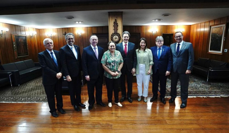 Equipe técnica do governo em reunião com ministro Fernando Haddad - (CCOM/ Divulgação)