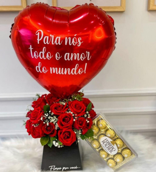 Kit com rosas e chocolate custa R$ 300 - (Divulgação / Bella's Flores)