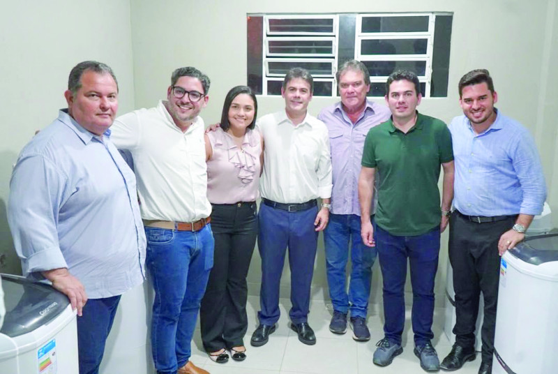 Deputado Severo Eulálio quinta-feira passada, esteve na cidade de União, para inaugurar uma Lavanderia Pública.