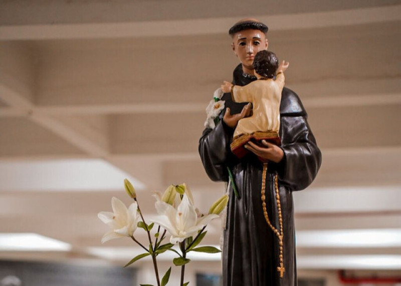 Por que Santo Antônio é conhecido como o "santo casamenteiro"?