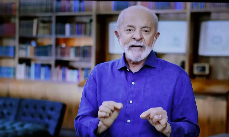 Lula defende debate sobre redução da jornada de trabalho em pronunciamento no dia do trabalhador