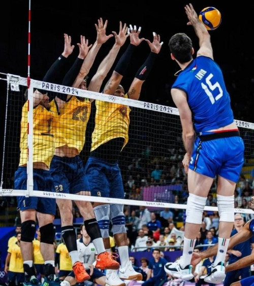 Brasil é superado pela Itália na estreia do vôlei masculino em Paris