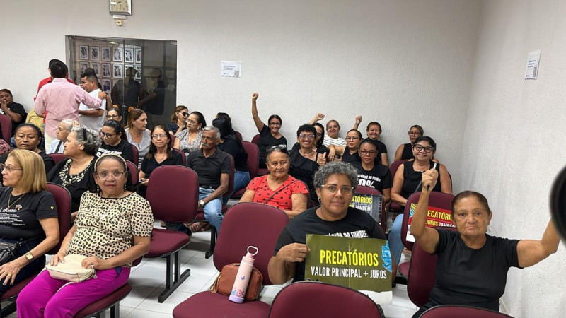 Professores protestaram durante sessão na Câmara. Municipal de Timon  - (Reprodução)