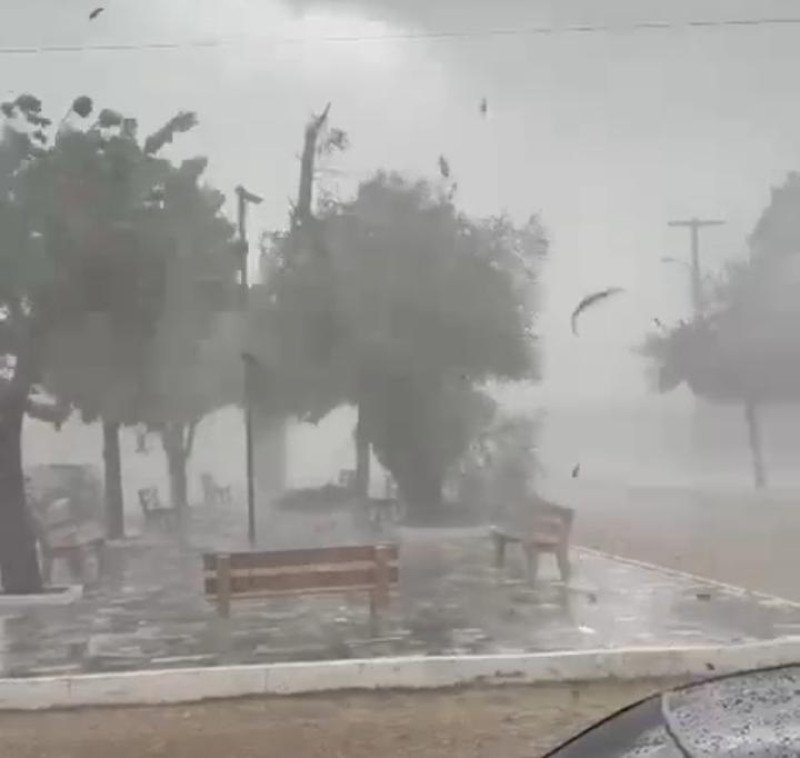 Piracuruca registra "microburst", fenômeno que provoca rajadas de vento parecidas com tornado