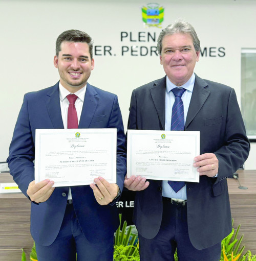 Advogado Neerias Cavalcante (foi diplomado vice-prefeito). Na foto com o prefeito Gustavo Conde Medeiros. - (Divulgação)