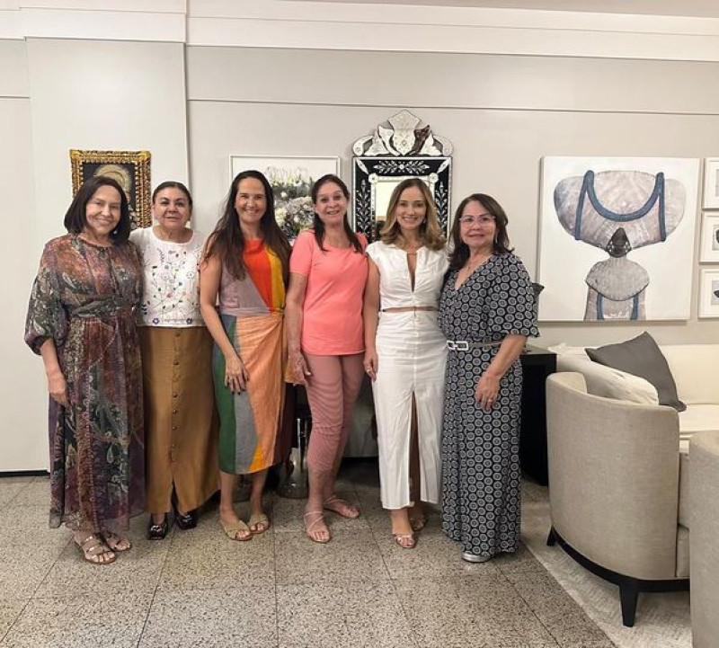 #Migas - Um click da querida: a empresária Celina Lages, que recebeu em seu apartamento a visita das amigas Kátia Eulálio Santos, Aflitos Cardoso, Lina Josefina Lages, Olívia Nogueira e Valdenê Albino. Chics!!! - (Arquivo Pessoal)