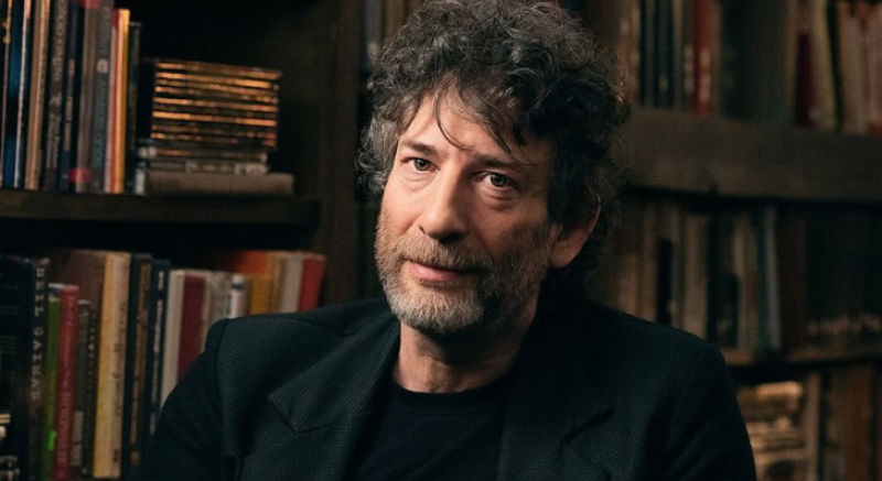 Escritor britânico Neil Gaiman é acusado de estupro e tráfico humano