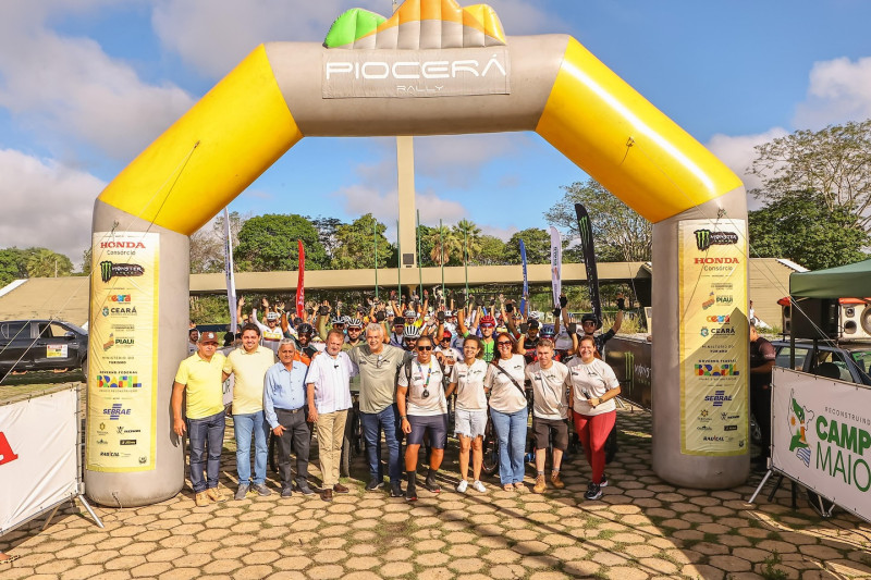 #Rally Cerapio Rally Piocerá está em Campo Maior/Pi. A catraca girou e as bikes largaram no monumento a Batalha do Jenipapo, em Campo Maior. Sol, vento e suor vão acompanhar os competidores que vão seguir até Piripiri, um trecho de 84km. Sobre o local escolhido, nada é por coincidência, o espaço marca o ato de bravura e coragem do povo piauiense que lutou pela independência do Brasil em 1823. Bravura tá no nosso chão! Fique ligado nas nossas redes sociais. Instagram: @cerapio.piocera - Facebook: Rally Piocerá - Youtube: Rally Cerapió Rally Piocerá #Rally #Turismo #RallyPiocerá #38Edicao #Esporte #Adventure @governodopiaui @setur_pi @consorciohonda @monsterenergy @reronmarca @teresinashopping @radicalproducoesoficial @sebrae @mturismo @radicalproducoesoficial @sebrae @governodoceara @prefeituradequixeramobim @prefpedroii @prefeiturapedrabranca @prefeituradepiripiri @prefbeberibe @prefeitura_sobral @baturitece @opticajockeyoficial @prefeituradecampomaior. Imperdível!!! - (Arquivo Pessoal)