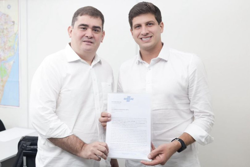 #Evento - Um click do superintendente do Sebrae no Piauí, Júlio César Lima Filho em encontro com prefeito do Recife, João Campos na noite de 18/9. Chics!!! - (Arquivo Pessoal)