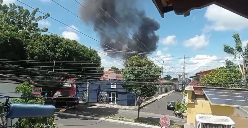 Bombeiros são acionados para conter incêndio no Distrito Industrial de Teresina - (Reprodução/Whatsapp)