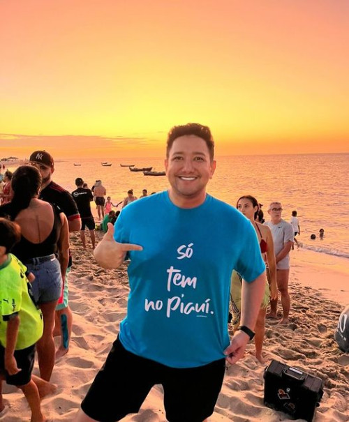 #Praia - Um click do secretário de Estado do Turismo do Piauí, José Neto Monteiro em Barra Grande onde participou do Projeto: Piauí, seu Destino de Verão e que agitou o litoral. Chics!!! - (Divulgação)