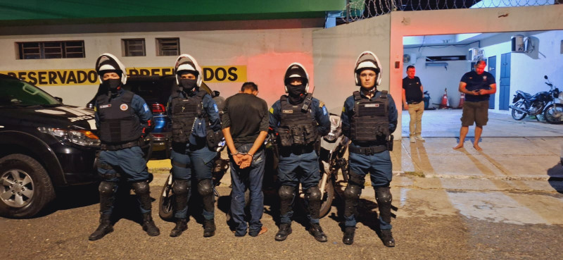 Suspeito invade casa, rende morador e rouba pertences de família no centro de Teresina