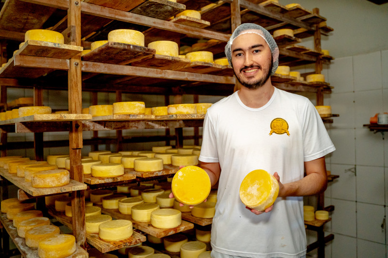 Thiago Borges, produtor e afinador de queijo - (Marlon de Paula/Governo do Estado de Minas Gerais)