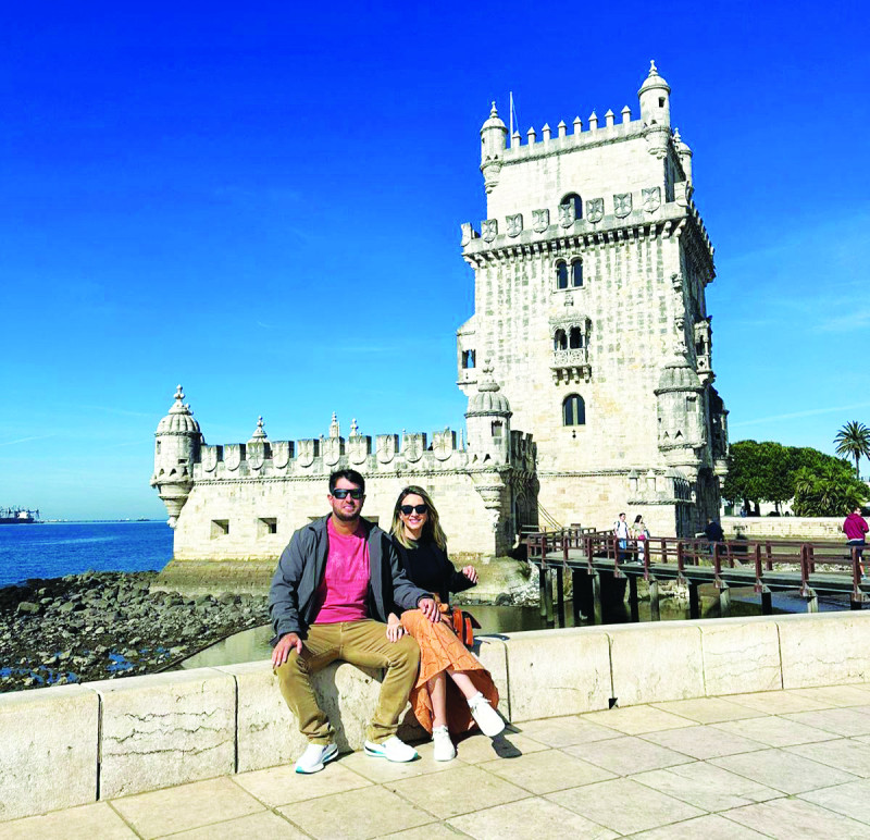 Empresário Paulo Zabulon Neto (Racho do Vaqueiro) e Ana Gabriela Bandeira, em recente passeio por Lisboa. - (Arquivo Pessoal)