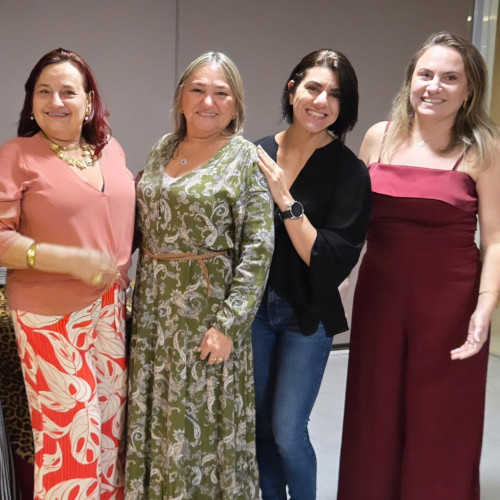 #Páscoa - Um click das queridas na reunião de Páscoa do Lótus Clube de Teresina - Kátia Cristina, Magnólia Soares, Kaka Lessa e Polyana Melo. Chics!!! - (Luciêne Sampaio)