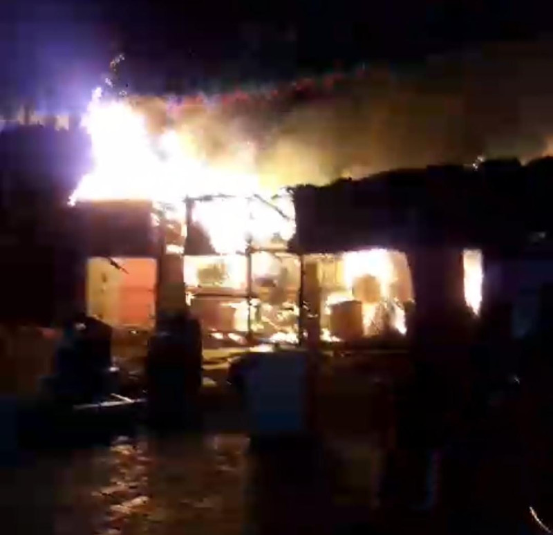Barracas são destruídas em incêndio nos festejos de Campo Maior; veja vídeo