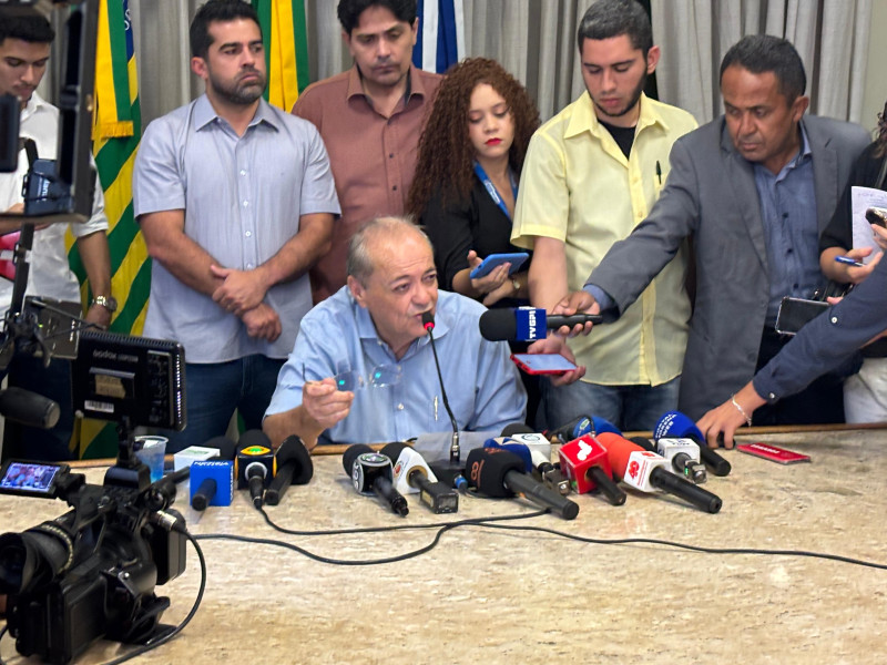 Prefeito Silvio Mendes em coletiva, na sede da Prefeitura de Teresina. - (Ezequiel Araújo / O DIA)