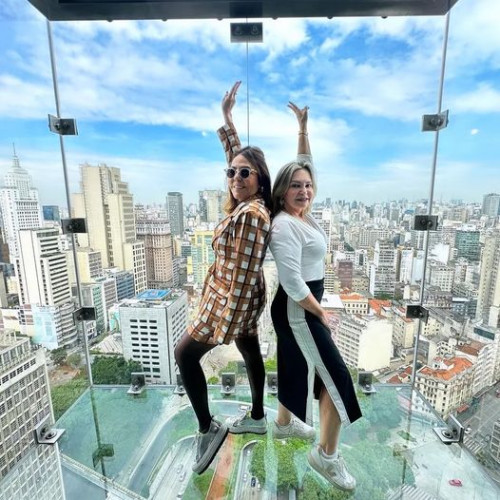 #SampaSky - Turistando com as queridas Honorina Paes Landim e Francisca Brito no Sampa Sky em São Paulo de uma maneira jamais vista. Chics!!! - (Luciêne Sampaio)