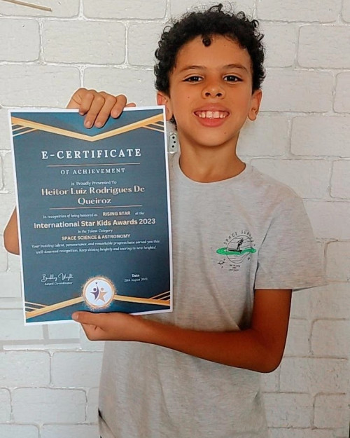 Heitor Luiz, de 9 anos, recebe prêmio da International Star Kids Awards - (Arquivo Pessoal)