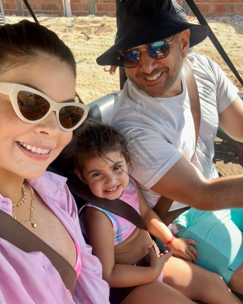 #Family - Um click da querida Larissa Neiva, que está em Praia do Coqueiro - Luis Correia com a família pra começar bem o ano. Chics!!! - (Arquivo Pessoal)