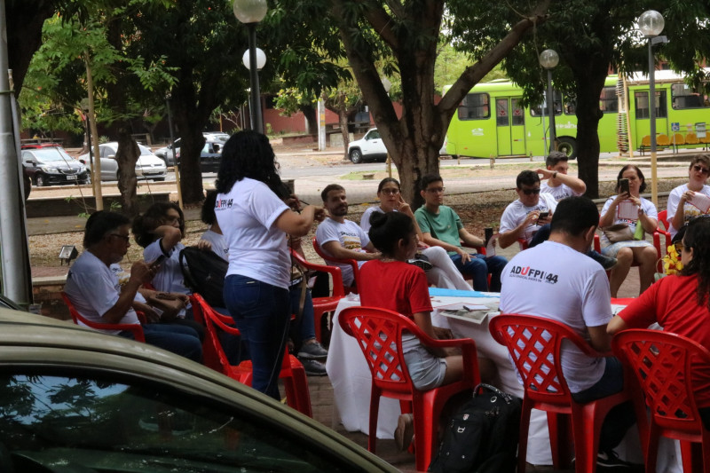 Servidores públicos federais durante reunião na UFPI nesta terça-feira (07) - (Divulgação / Adufpi)