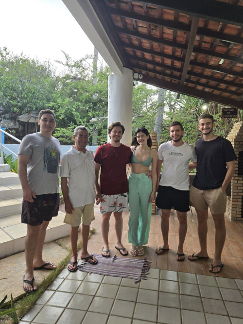 #Feliz2025 - Um click do empresário Raimundo Moraes com o neto Lucas Maranhão, comemoraram a virada do ano na Praia do Coqueiro com a família e amigos reunidos. Chics!!! - (Luciêne Sampaio)