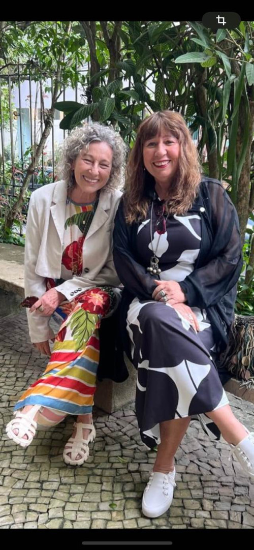 #Migas - Um click das queridas Lucia Dias está com Maria Dias Wery.  "Com ela tudo é motivo de alegria, sorriso fácil e é muito bom estarmos sempre juntas! Hoje essa prima amada está virando a página mais uma vez, e eu te desejo as melhores coisas do mundo! Parabéns Marrie, que seja plena sua vida! Te amo!" Lúcia Dias. Chics!!! - (Arquivo Pessoal)