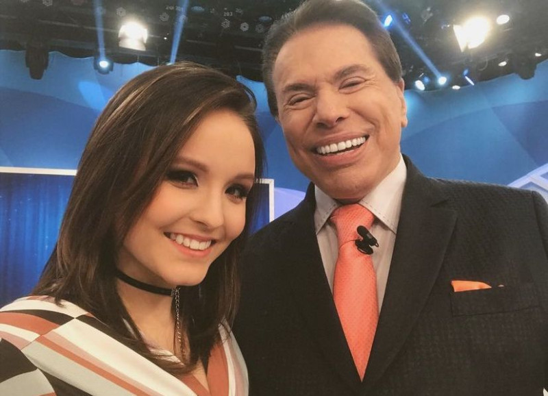 Atriz e cantora Larissa Manoela ao lado de Sílvio Santos - (Instagram Larissa Manoela)