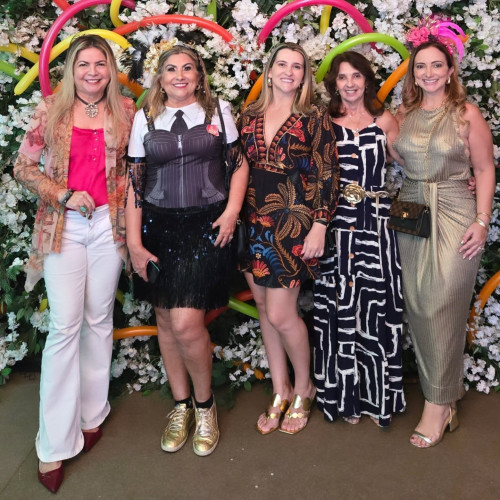 #Carnafeijão -- Um click com as queridas, Regina Célia Bezerra, Milena Tajra, Liange Ferraz e Olívia Nogueira na Festa do Rotary Club de Teresina Fátima em tarde beneficente com o Tema - Carnafeijão 2025, realizado em espaço badalado. Chics!!! - (Luciêne Sampaio)