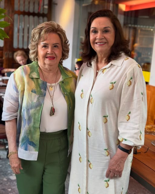 #Migas - Um click das queridas Vera Lobão e Eliane Nogueira em reunião badalada. Chics!!! - (Arquivo Pessoal)