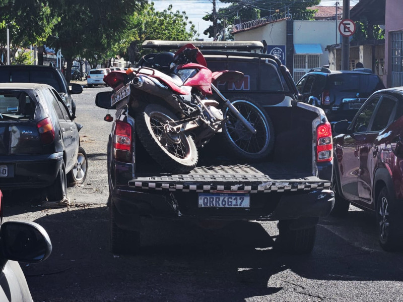 Motocicleta apreendida pela Polícia Militar - (Jailson Soares / O DIA)