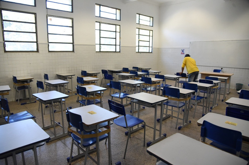 Professores de escolas particulares paralisam atividades no Piauí - (Assis Fernandes/O Dia)