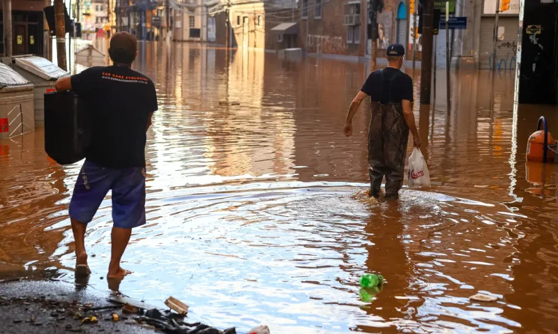 Auxílio Reconstrução: famílias afetadas pelas chuvas no RS devem confirmar cadastro