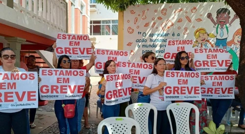 Professores da rede municipal deflagram greve por tempo indeterminado em Teresina