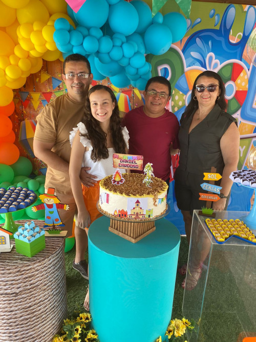 Empresário: Zé Wilson Barros e filha Maria Júlia e a esposa professora: Raqueilane Sampaio. - (Daniel Cardoso/Colunista)