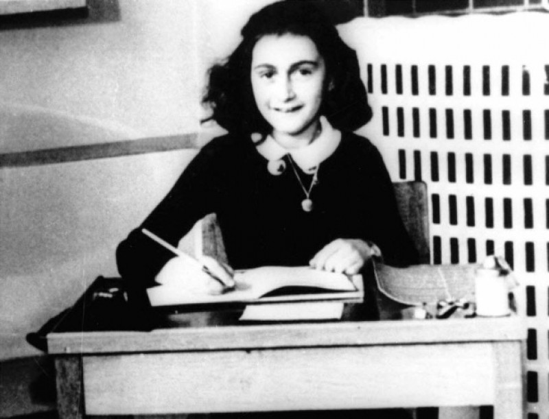 Anne Frank morreu em março de 1945 - (Reprodução/PUC)