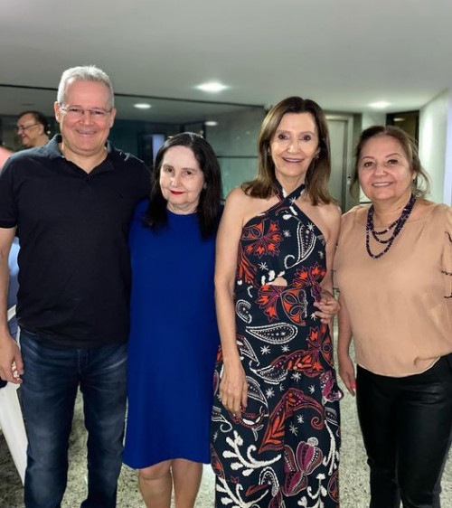 #Family - Um click da Ministra do TST, Liana Chaib, que aniversaria no dia  25/1!!! Um click dela com os seus irmãos Flávio, Eugênia e Fernanda. Chics!!! - (Divulgação)