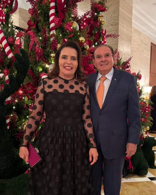 #Confra - Um click dos queridos Rosângela Brandao Cavalcante & Valdeci Cavalcante na Confraternização da CNC, no Copacabana Pálace no Rio de Janeiro. Chics!!! - (Arquivo Pessoal)