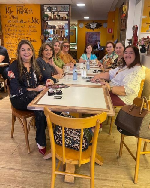 #Café ☕@quitandasantateresa entregando os Convites para as queridas amigas para a nossa Festa de 27 Anos da LUCIENNE EM REVISTA. Chics!!!🎉 - (Lucicêne Sampaio)