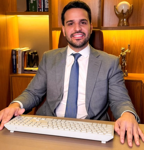O advogado especialista em Direito Imobiliário, Bruno Rocha, explica que alguns cuidados simples podem reduzir significativamente o risco de fraudes. S - (Divulgação)