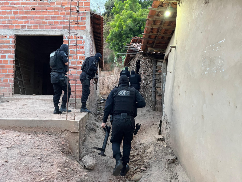 Polícia cumpre 13 mandados em cinco bairros de Teresina contra facções