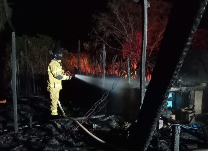 Incêndio de grandes proporções atinge barracas de pousada em Barra Grande