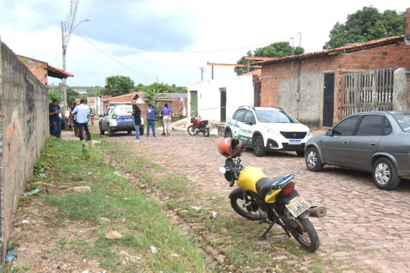 Fachada da casa em que o adolescente foi morto - (Jailson Soares/ODIA)