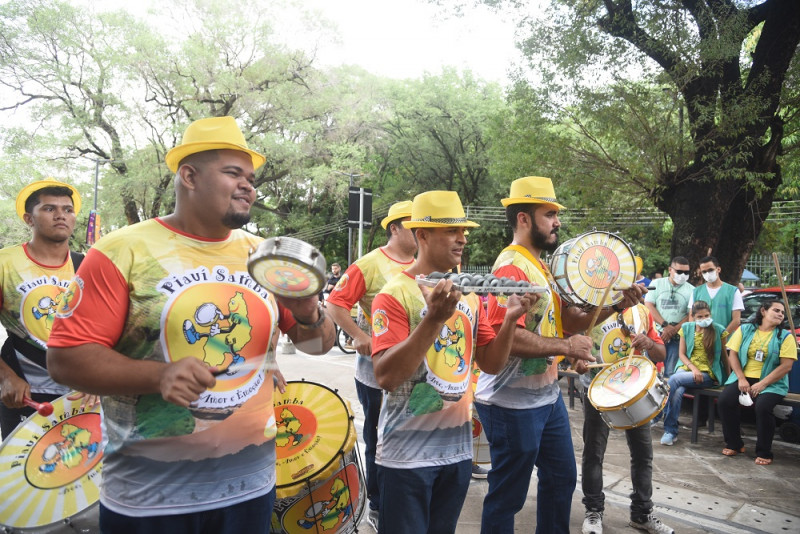 Músicos da banda Piauí Samba no Carnaval em Teresina - (Assis Fernandes/ O DIA)