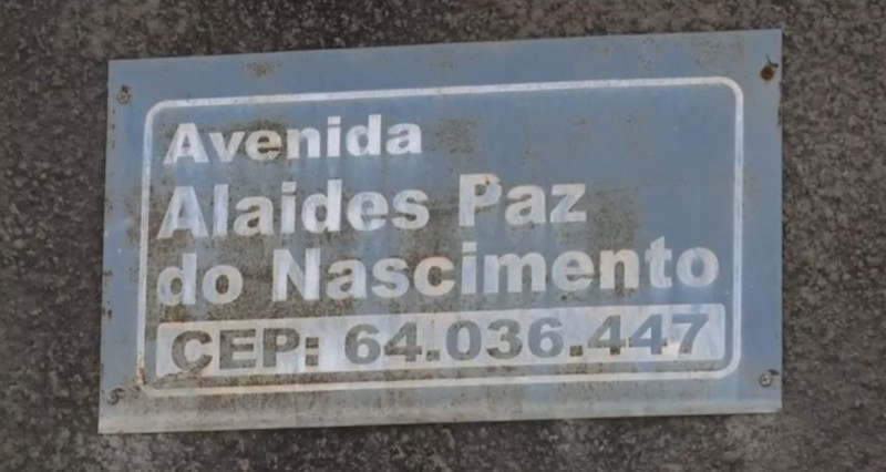 Rua Alaíde Paz é conhecida como 'Rua da Lama' - (Reprodução/Youtube)