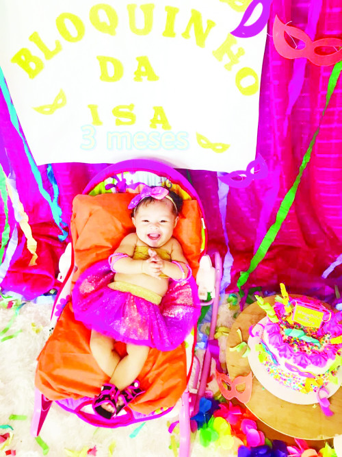 Em ritmo de carnaval, a pequena Isa, ganhou festinha para comemorar seus 3 meses de vida, organizada pelos pais: Francisco Fernandes Filho e Edilene Monte. - (Arquivo Pessoal)